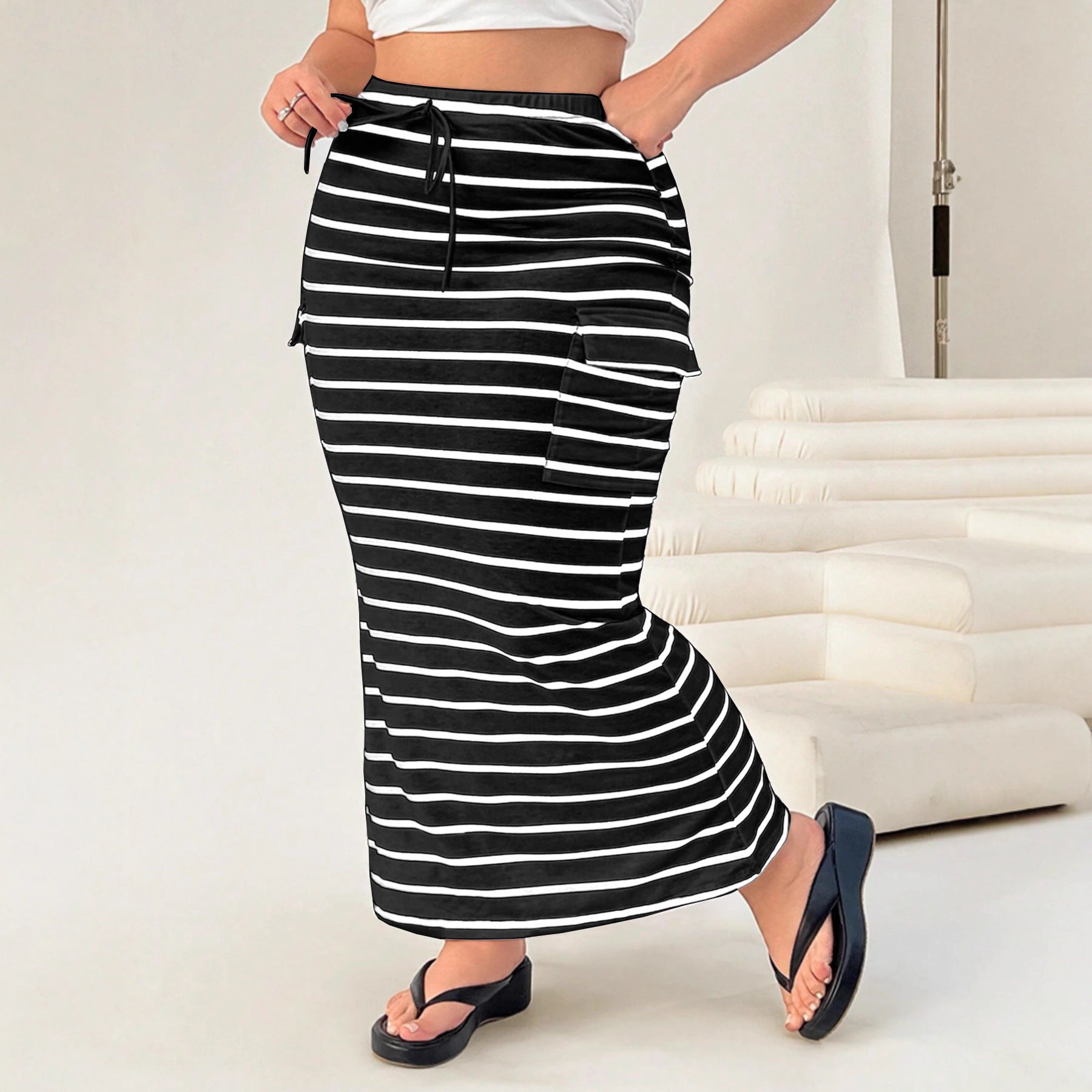 Knitted Slim Fit Hip Skirt With Simple Pocket Detail-Theone Apparel