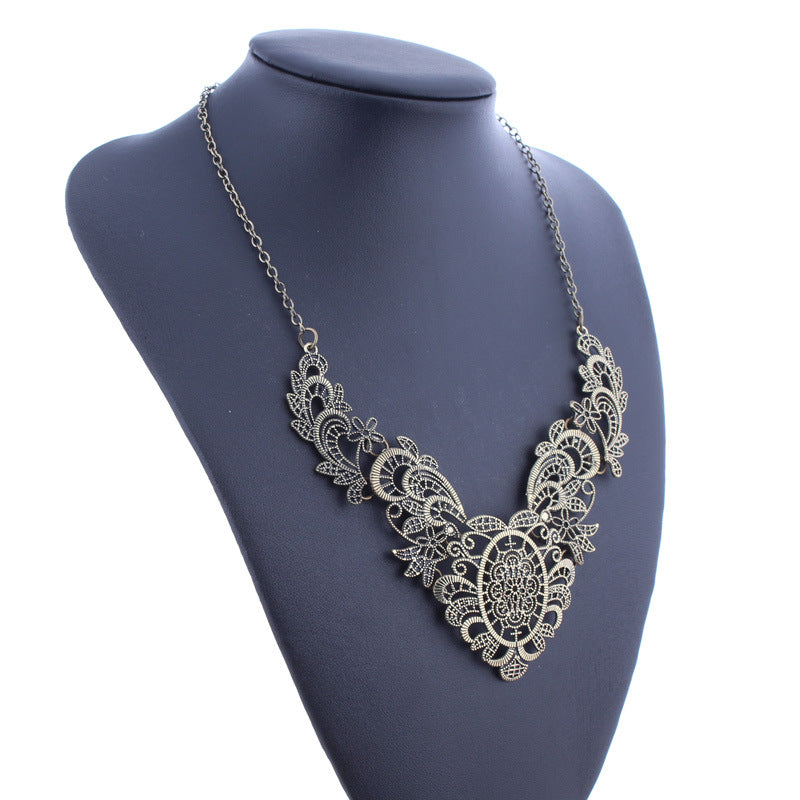 Metallic Paisley Clavicle Necklace